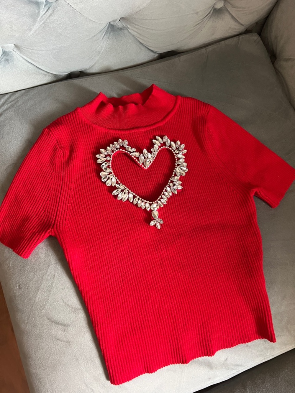 ✨AKIRA Red Ribbed Cropped Tee with Heart Cutout and Crystal Detail✨ - Picture 5 of 10